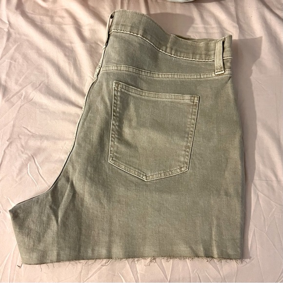 Gap High Rise Shorts - Picture 3 of 4